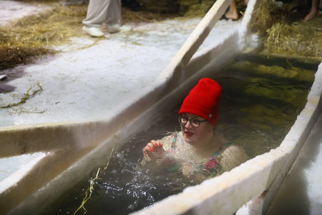 Фото Крещенские купания-2026: как новосибирцы ныряют в купель в аномальный мороз почти –40 градусов. ОНЛАЙН 8